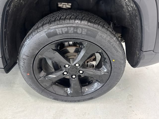 Used 2023 Jeep Grand Cherokee Altitude AWD/4WD image 7