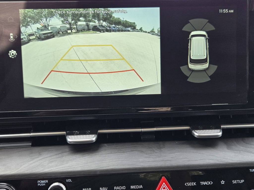 Used 2024 Kia Carnival EX FWD image 7