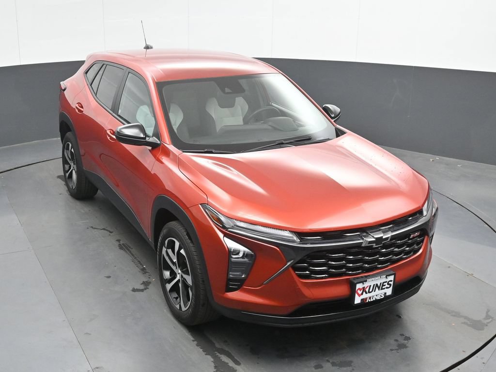 Used 2024 Chevrolet Trax RS FWD image 34