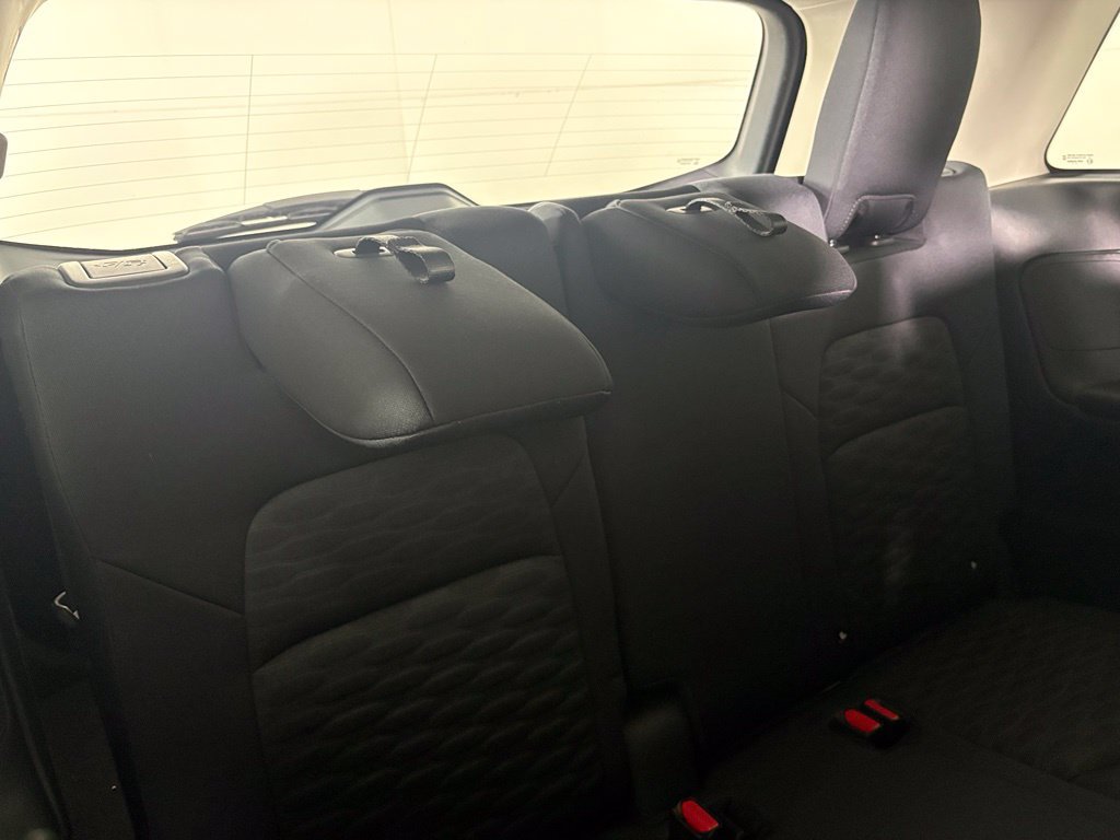 Used 2024 Nissan Pathfinder SV FWD image 18