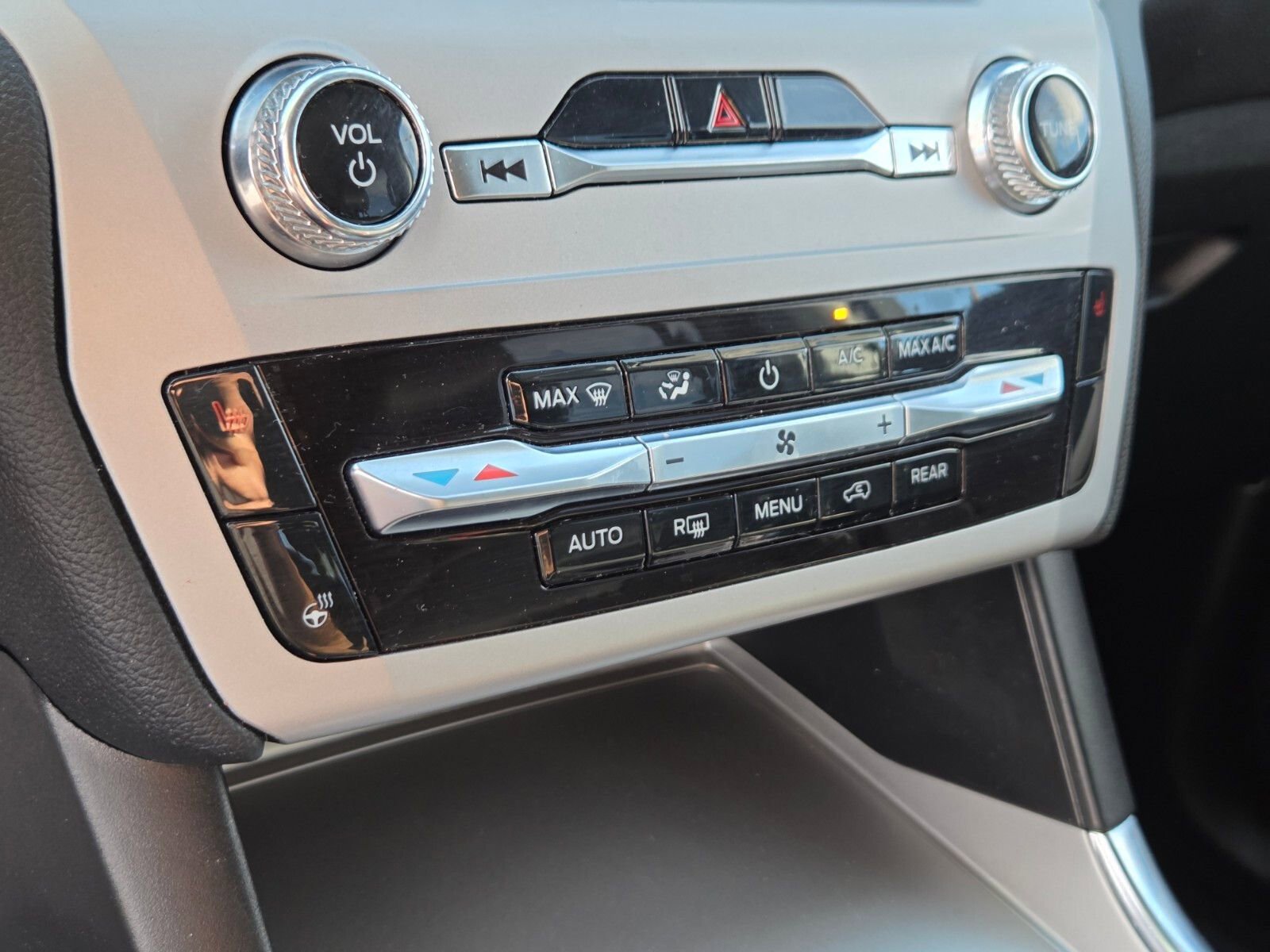 Certified 2023 Ford Explorer XLT w/ Equipment Group 202A image 23