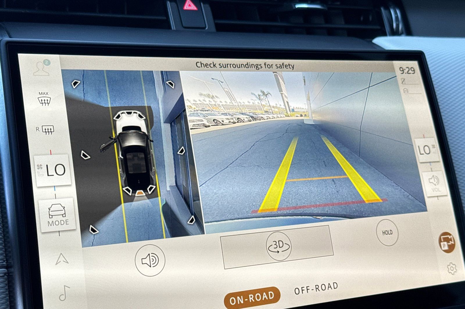 Used 2025 Land Rover Discovery Sport Dynamic SE image 23