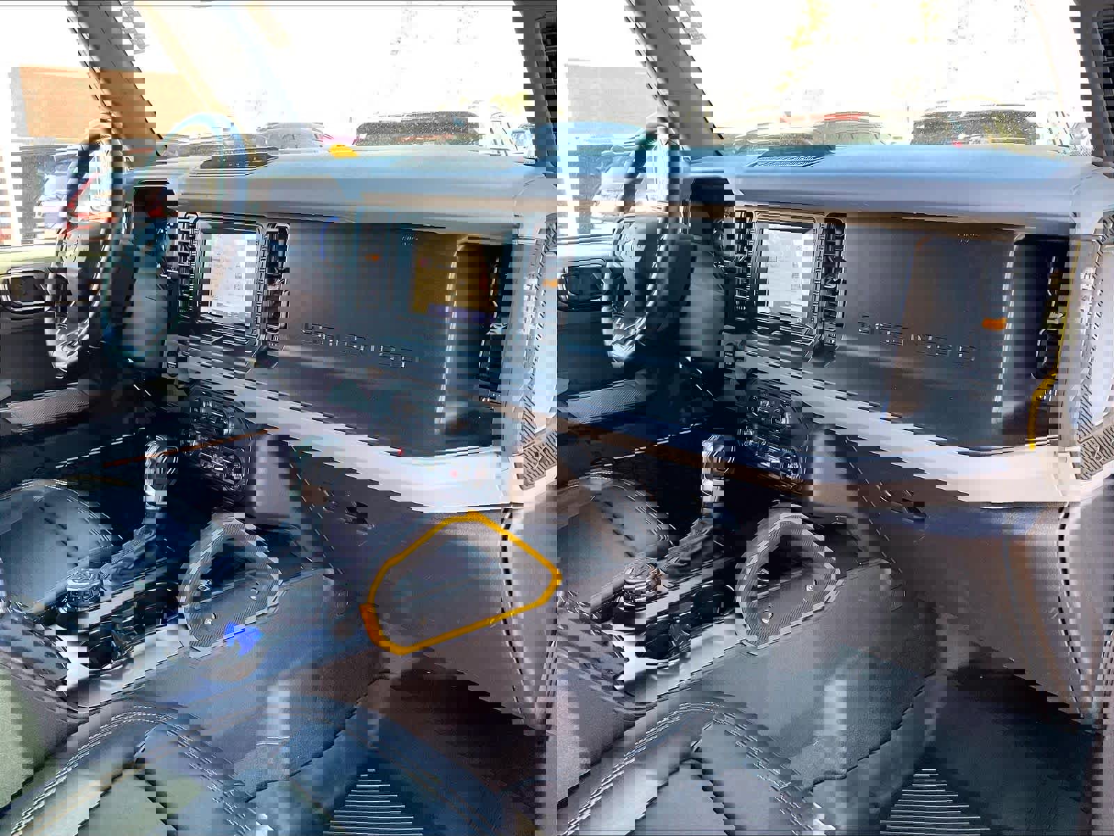 Used 2023 Ford Bronco Badlands image 14