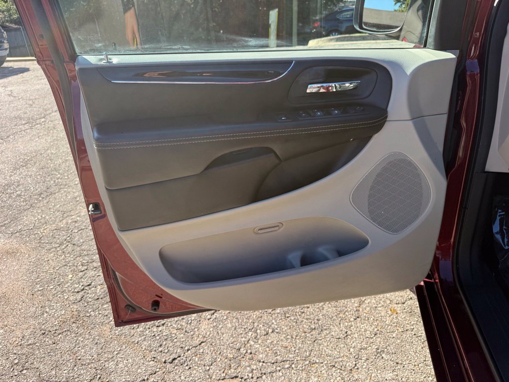 Used 2019 Dodge Grand Caravan SXT FWD image 10