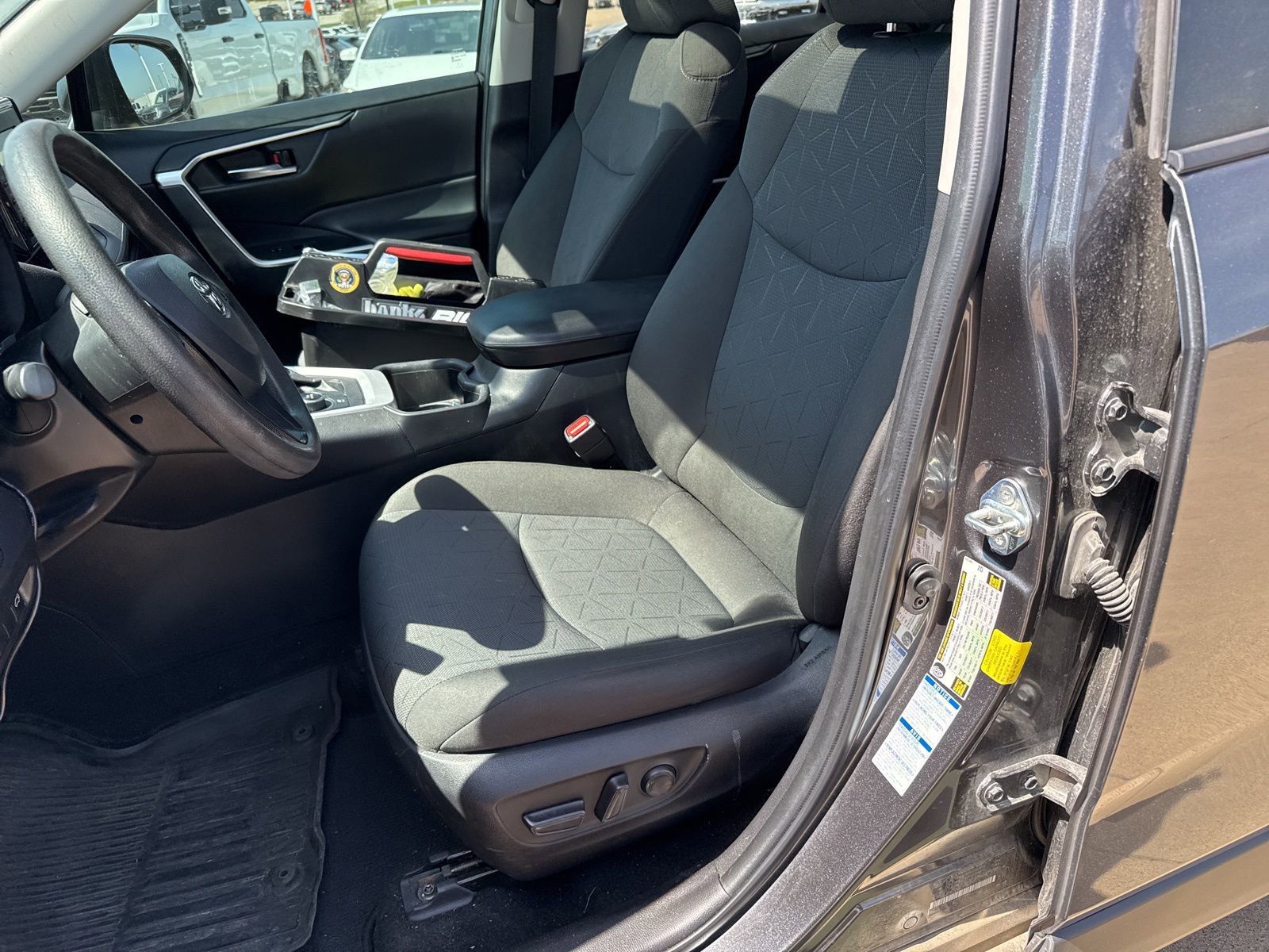 Used 2022 Toyota RAV4 XLE w/ Convenience Package image 11