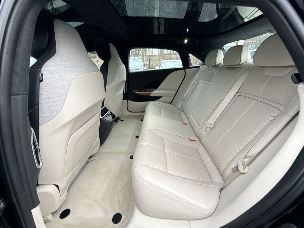 Used 2022 Lucid Air Grand Touring image 25