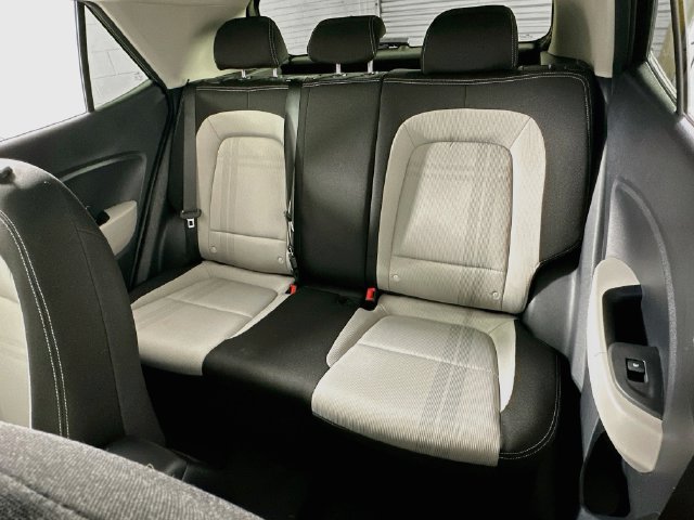 Used 2025 Hyundai Venue SEL FWD image 9