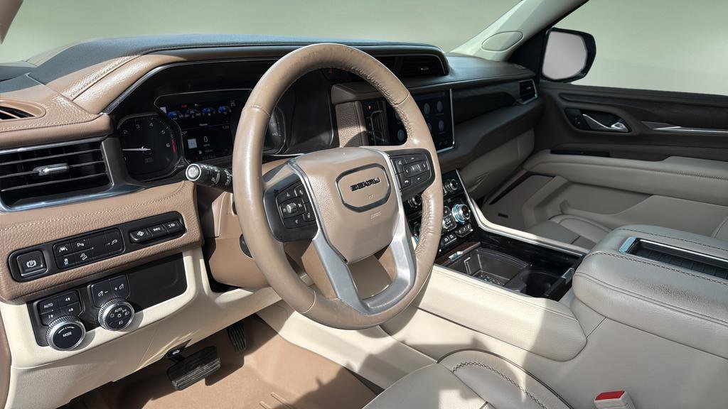 Used 2021 GMC Yukon Denali w/ Advanced Technology Package image 14
