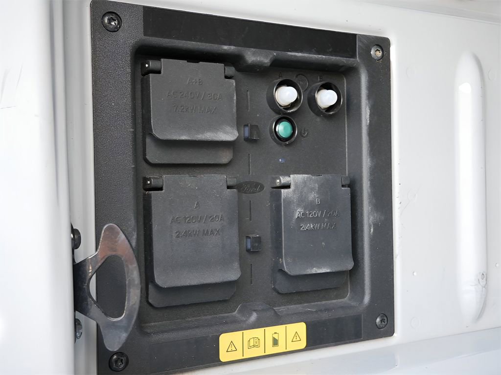 Used 2024 Ford F150 Lightning Platinum image 13