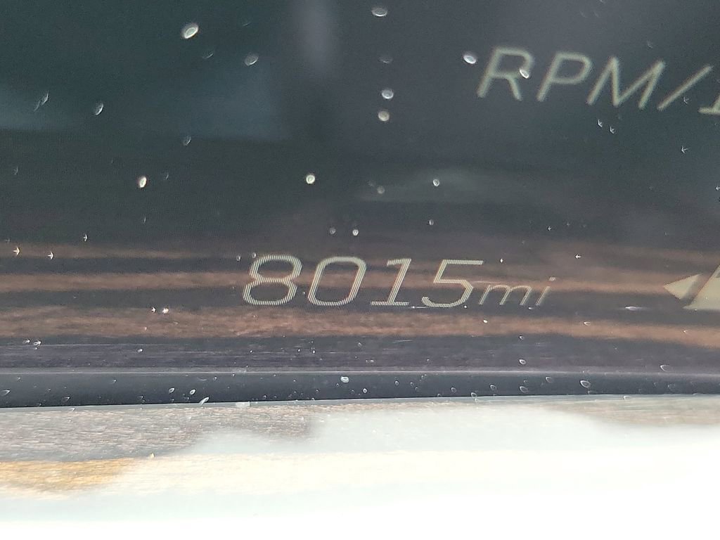 Used 2025 Cadillac Escalade ESV Luxury RWD image 8