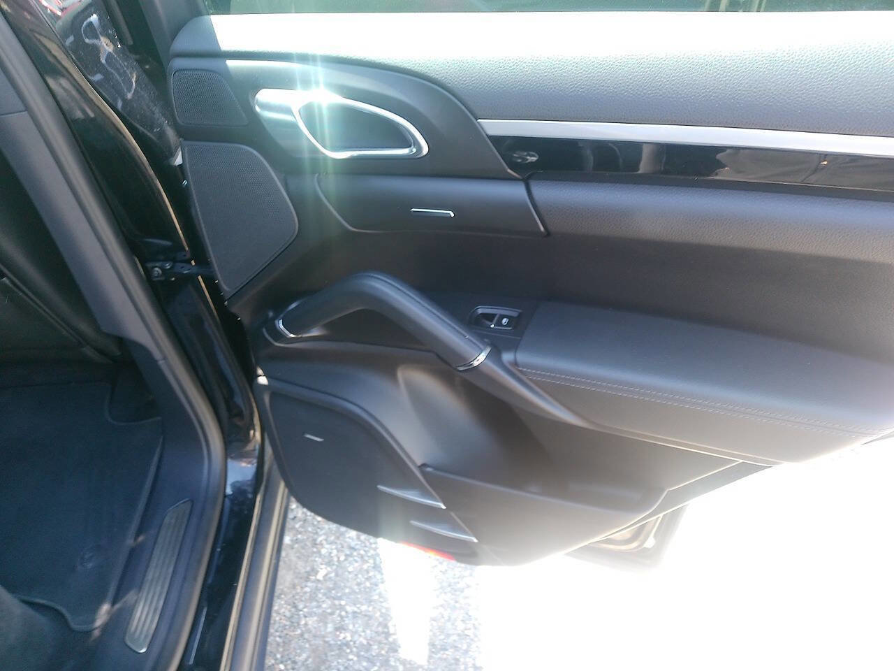 Used 2014 Porsche Cayenne Platinum Edition AWD/4WD image 33