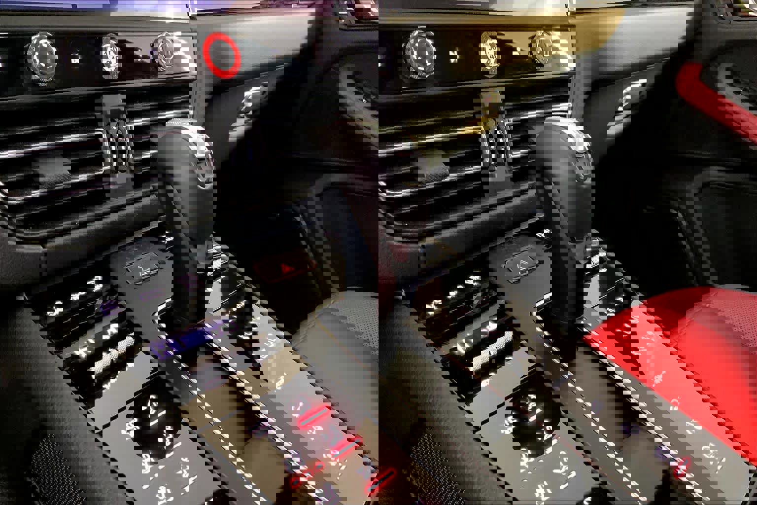 Used 2025 Porsche Macan image 17