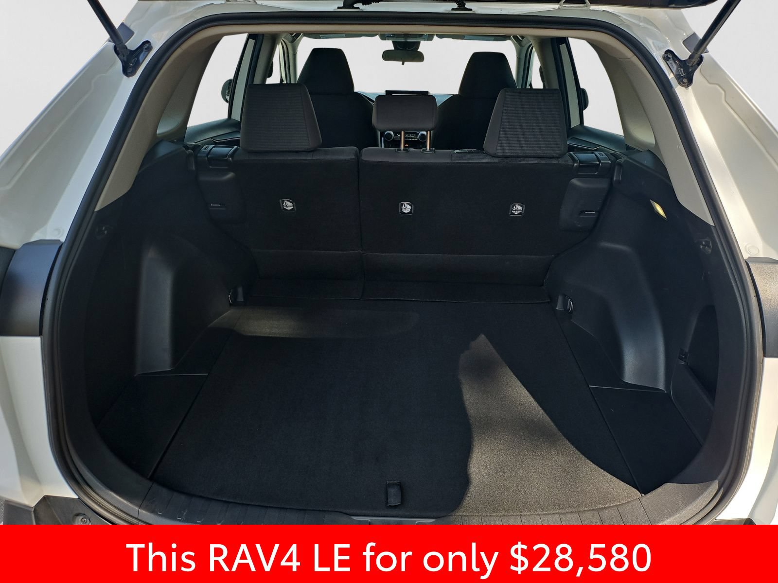 Used 2023 Toyota RAV4 LE AWD/4WD image 18