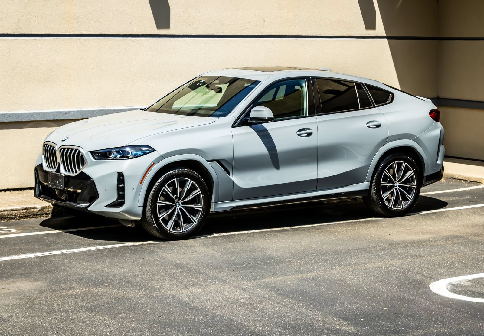 Used 2026 BMW X6 xDrive40i AWD/4WD image 3