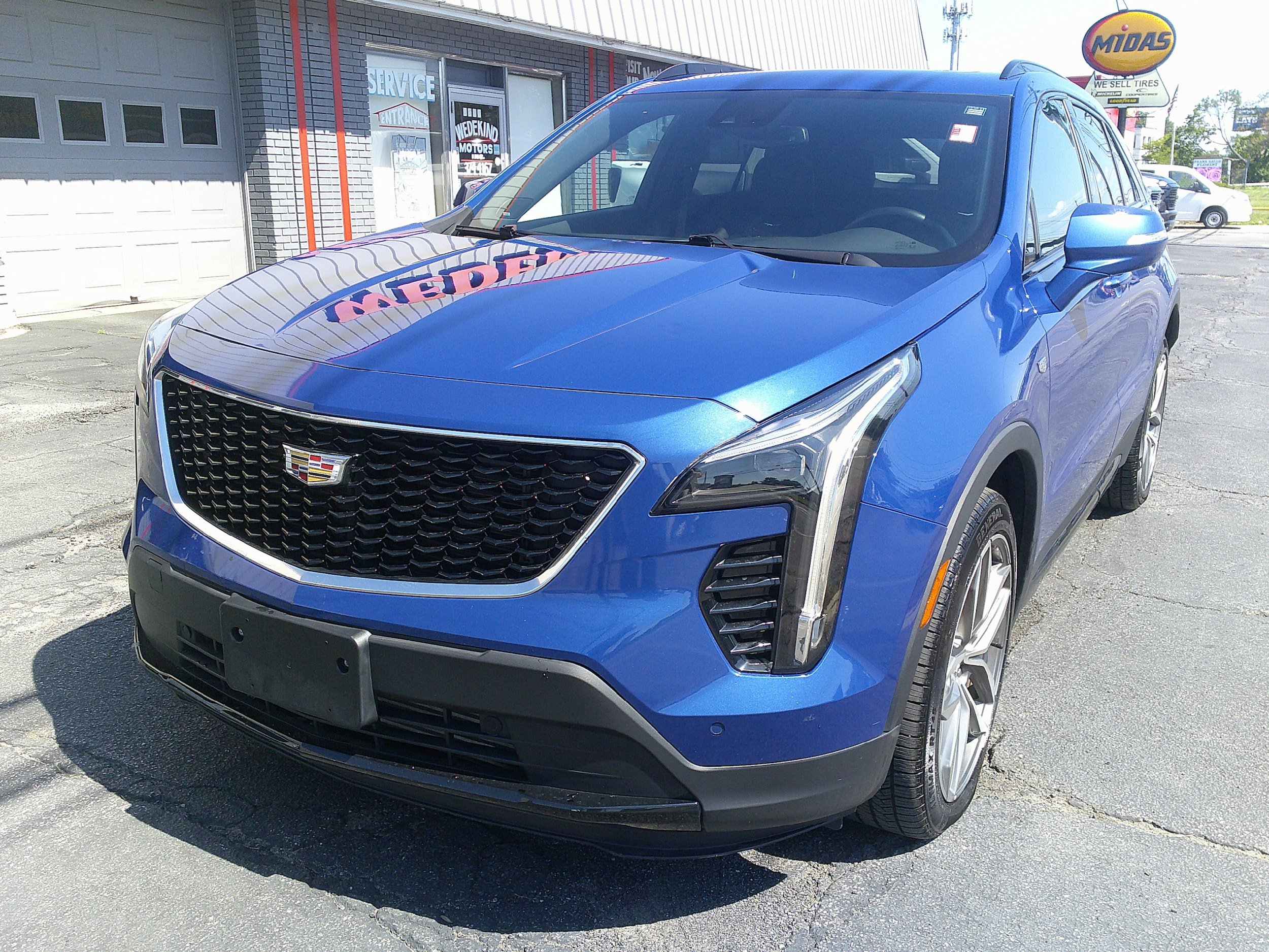 Used 2021 Cadillac XT4 Sport w/ Cold Weather Package AWD/4WD image 3