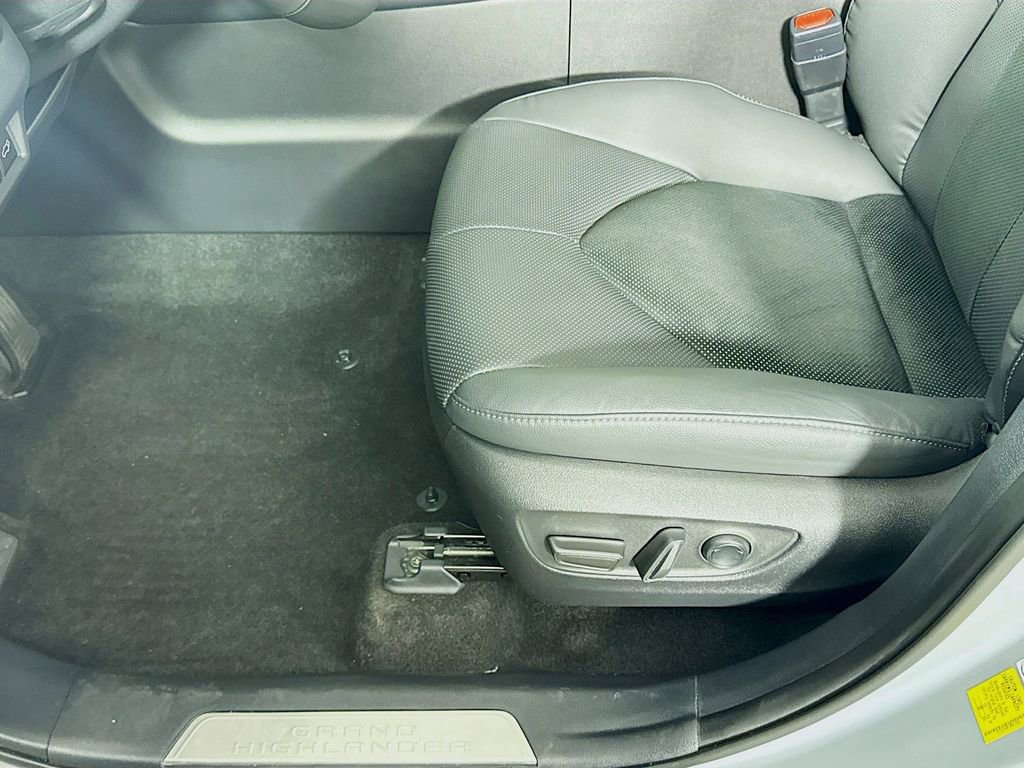 Used 2025 Toyota Grand Highlander MAX Platinum image 18