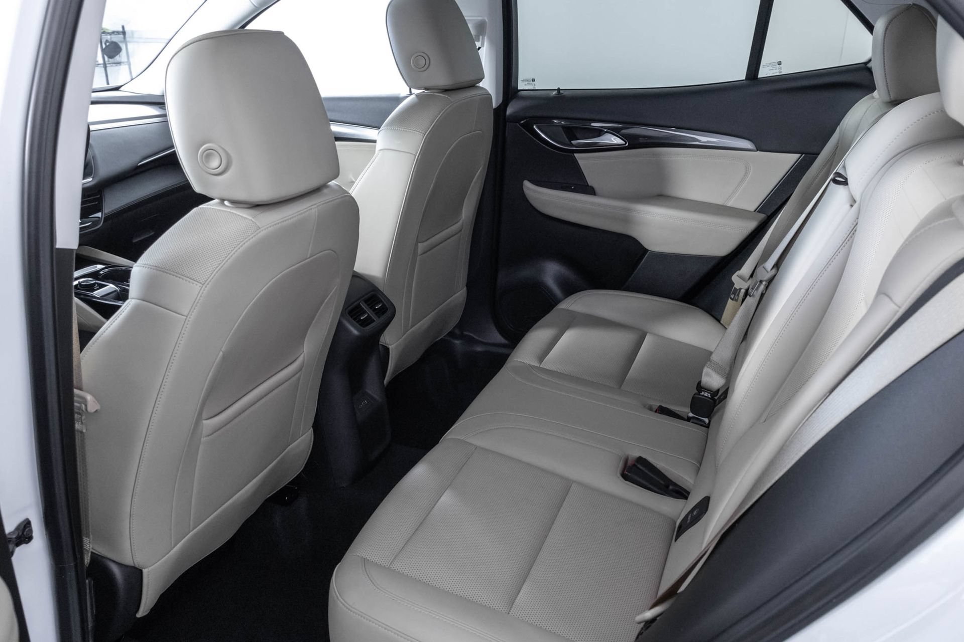 Used 2024 Buick Envision Preferred AWD/4WD image 36
