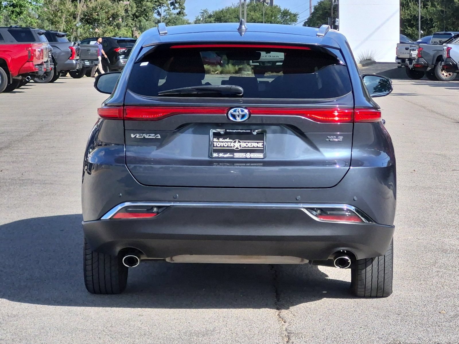 Used 2024 Toyota Venza XLE AWD/4WD image 4