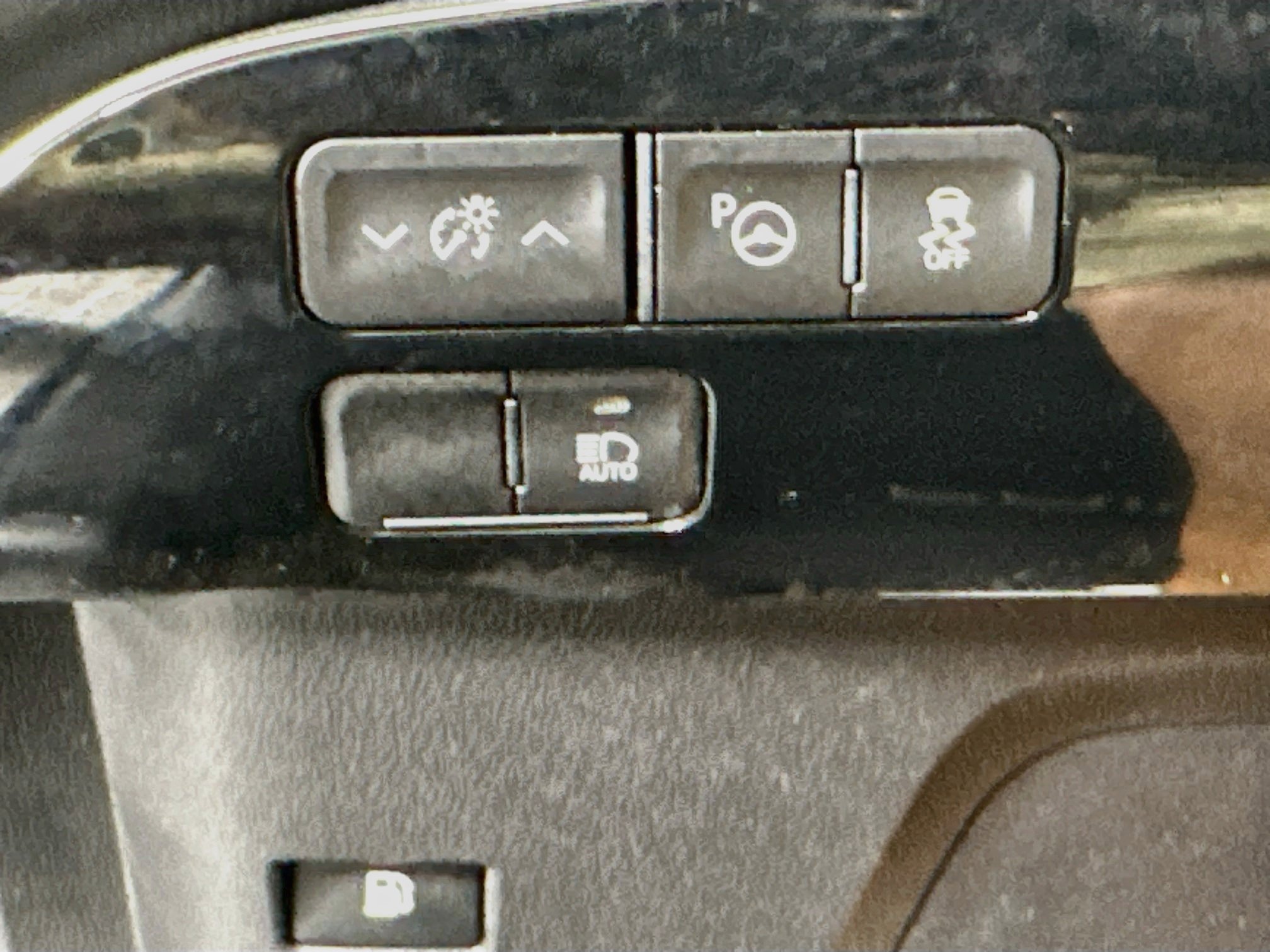 Used 2020 Toyota Prius LE FWD image 17
