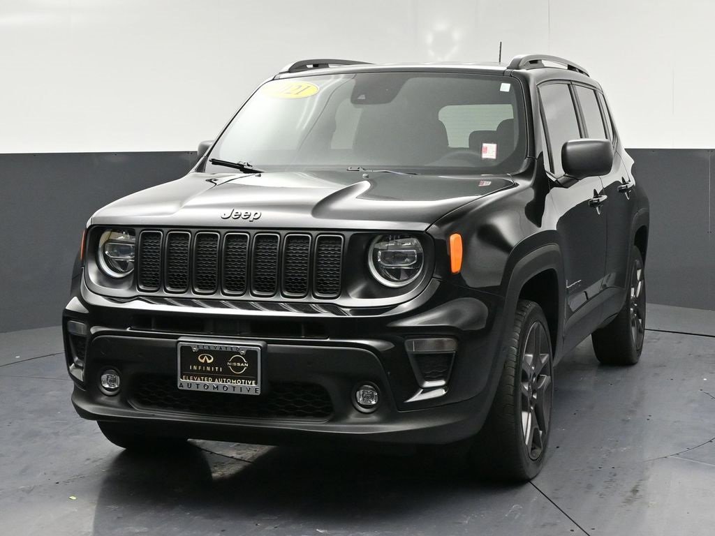 Used 2021 Jeep Renegade Latitude w/ Luxury Group II image 3