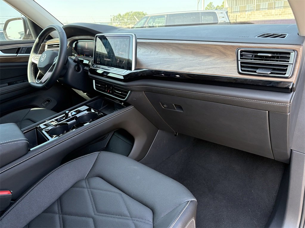 Used 2024 Volkswagen Atlas SE image 31