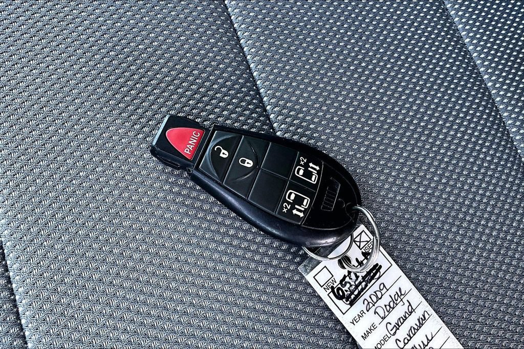 Used 2009 Dodge Grand Caravan SXT FWD image 6