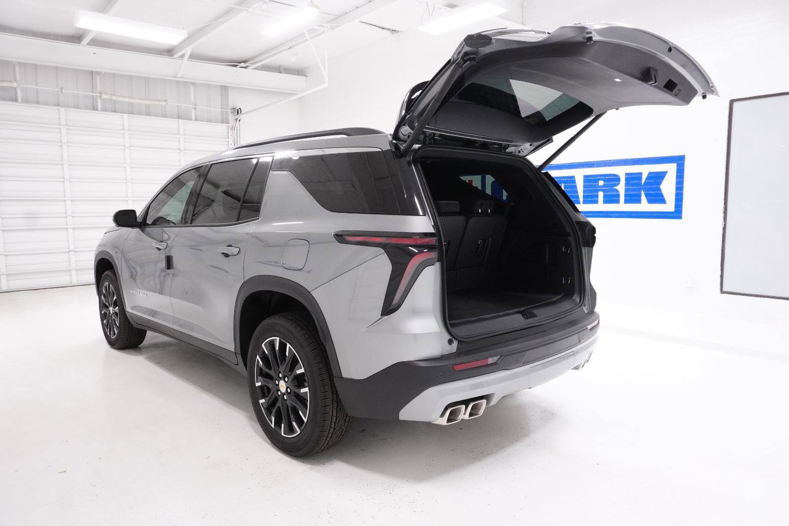 New 2026 Chevrolet Traverse LT w/ Sun and Wheel Package image 9