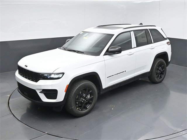 New 2025 Jeep Grand Cherokee Altitude image 32