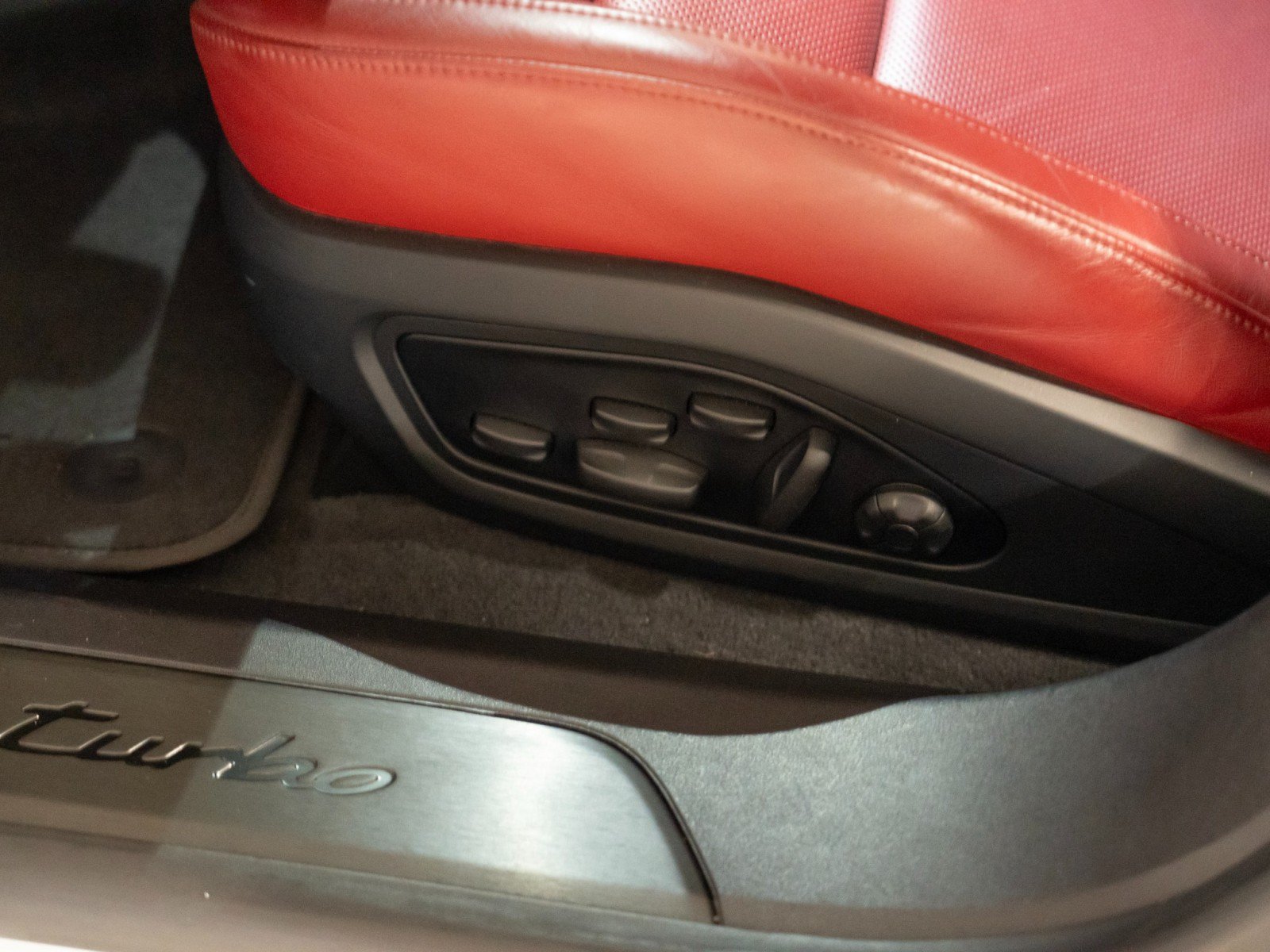 Certified 2022 Porsche Taycan Cross Turismo AWD/4WD image 13