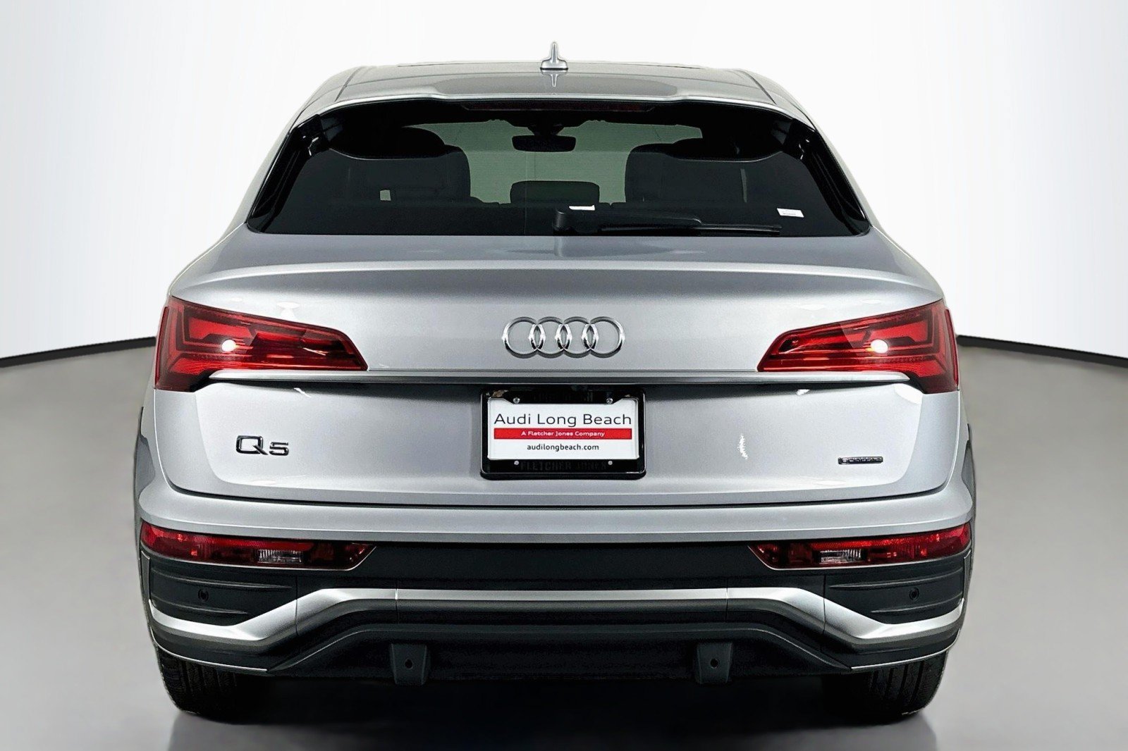 Used 2023 Audi Q5 2.0T Premium w/ Convenience Package AWD/4WD image 3