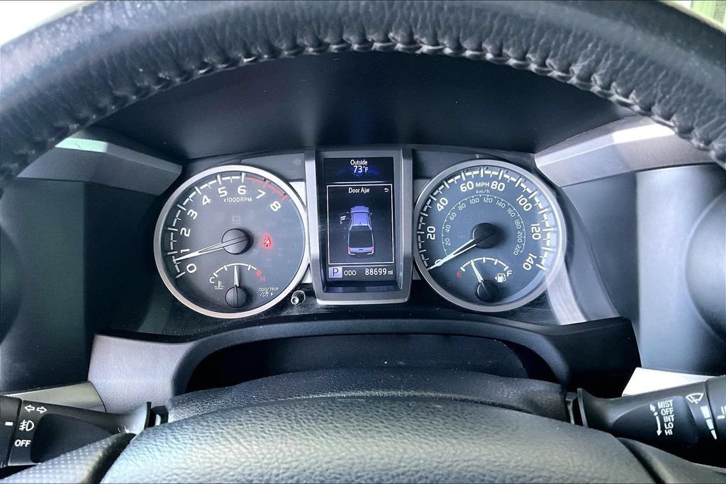 Used 2017 Toyota Tacoma SR5 w/ Tow Package RWD image 9