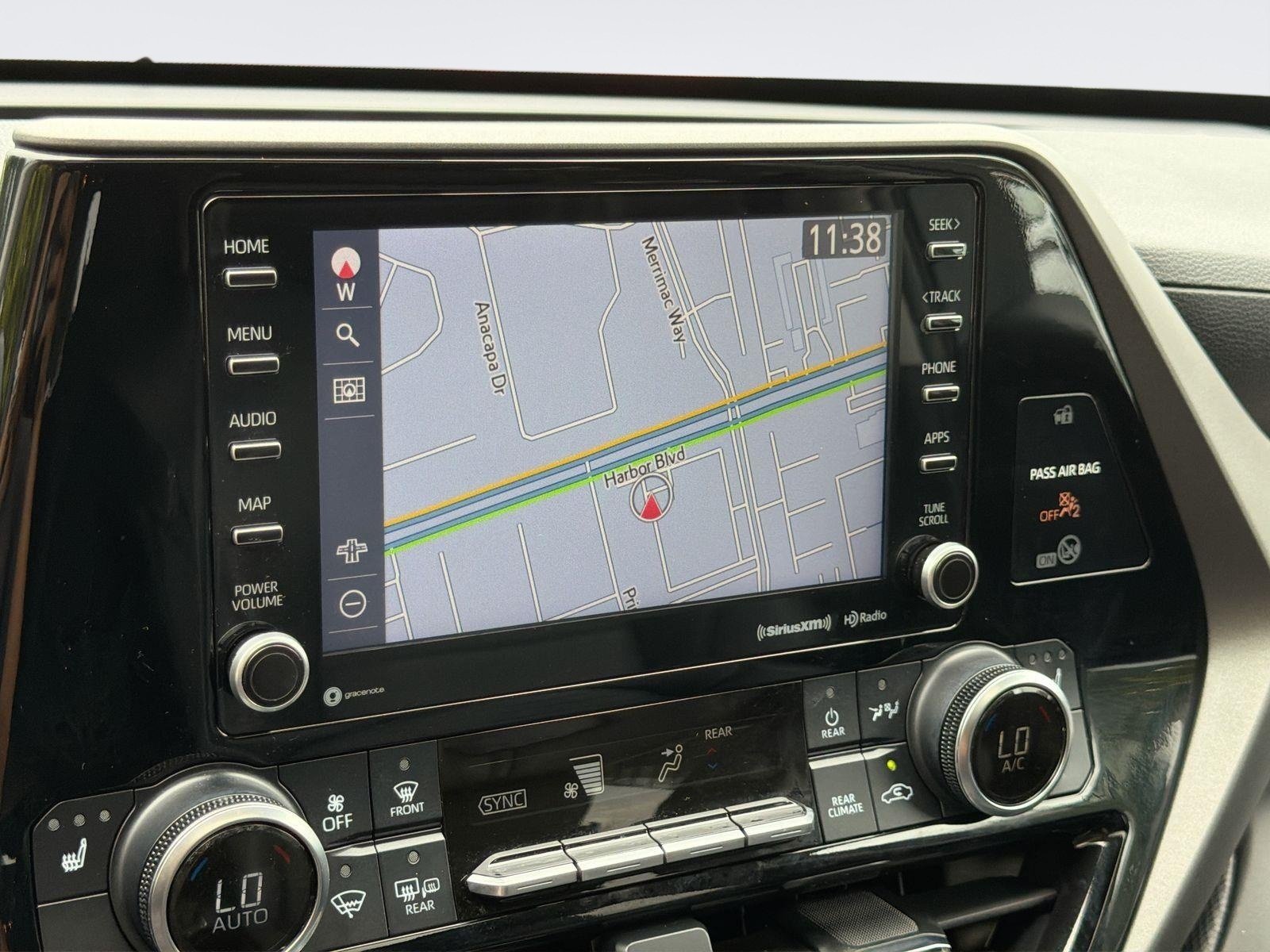 Used 2021 Toyota Highlander XLE AWD/4WD image 11