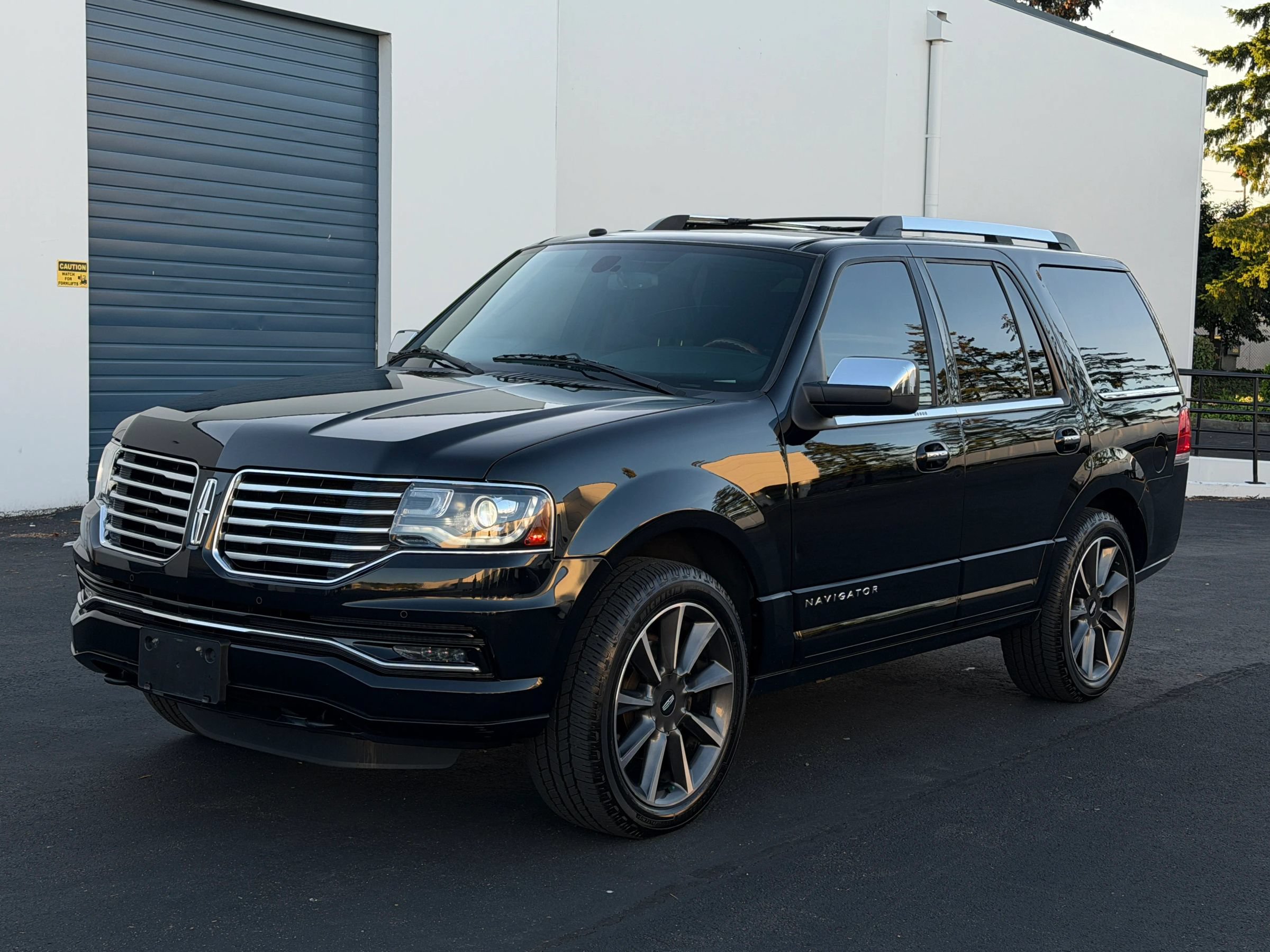 Used 2016 Lincoln Navigator Reserve AWD/4WD image 1