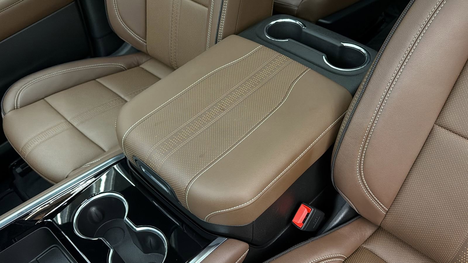 Used 2025 Chevrolet Tahoe High Country AWD/4WD image 23