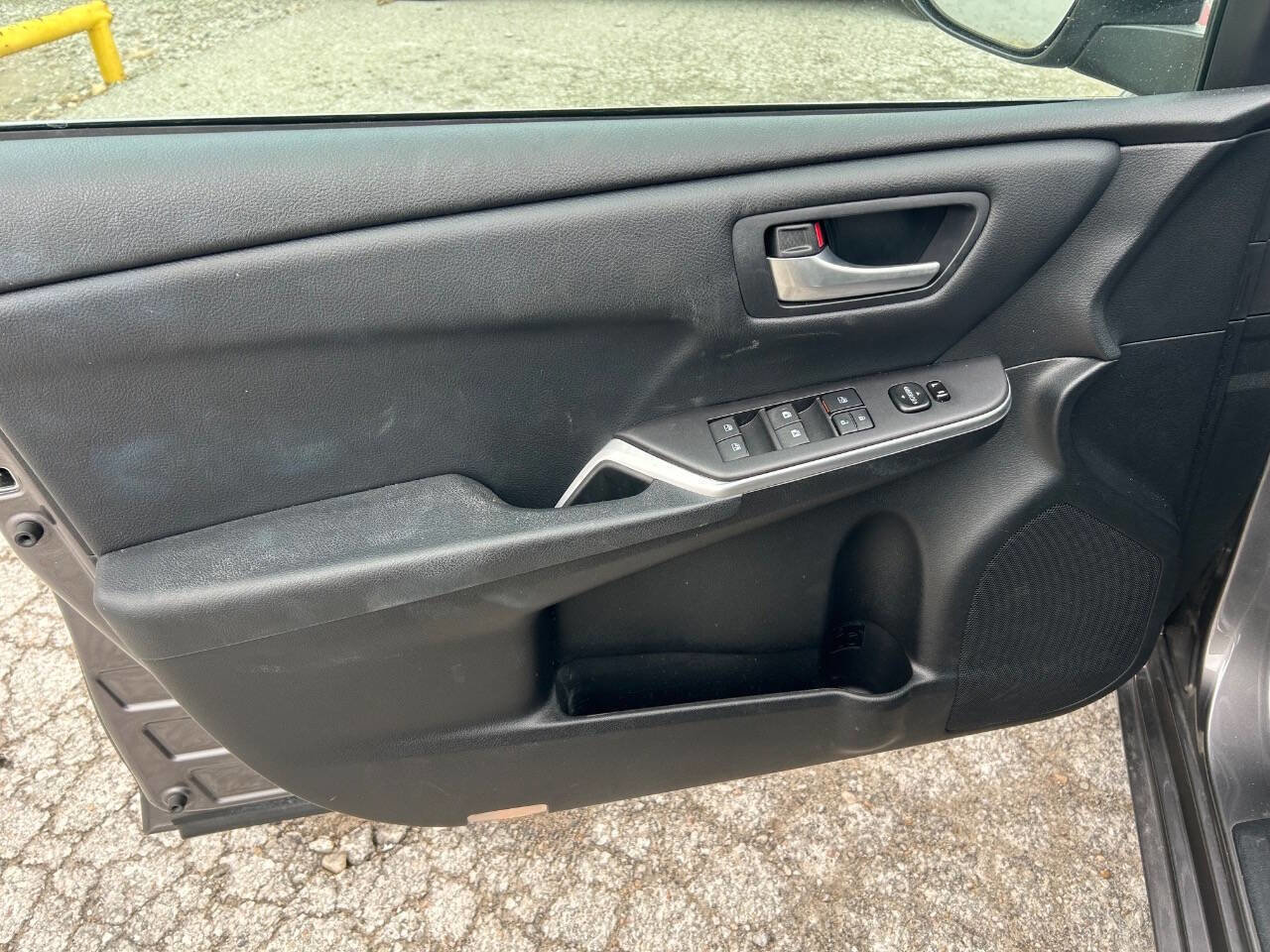 Used 2016 Toyota Camry LE image 13