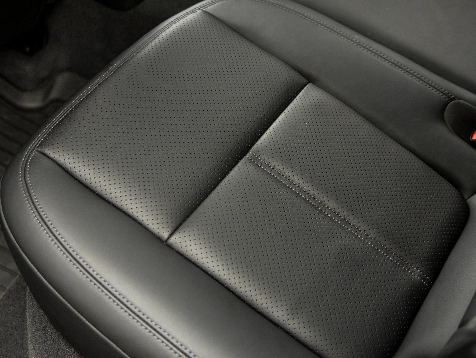 Used 2025 Porsche Macan image 34