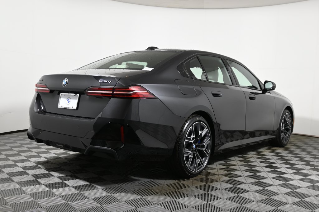Used 2026 BMW 530i xDrive w/ M Sport Package AWD/4WD image 7
