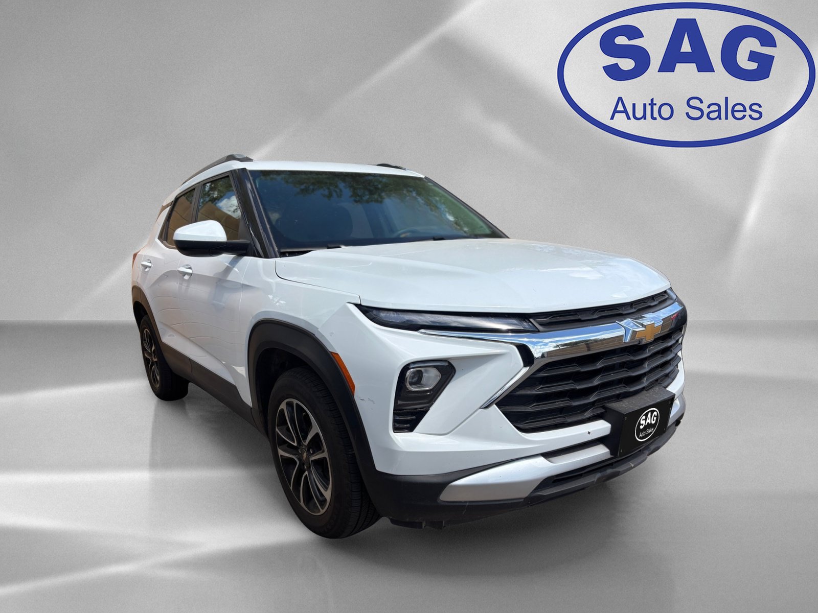 Used 2025 Chevrolet TrailBlazer LT AWD/4WD image 2