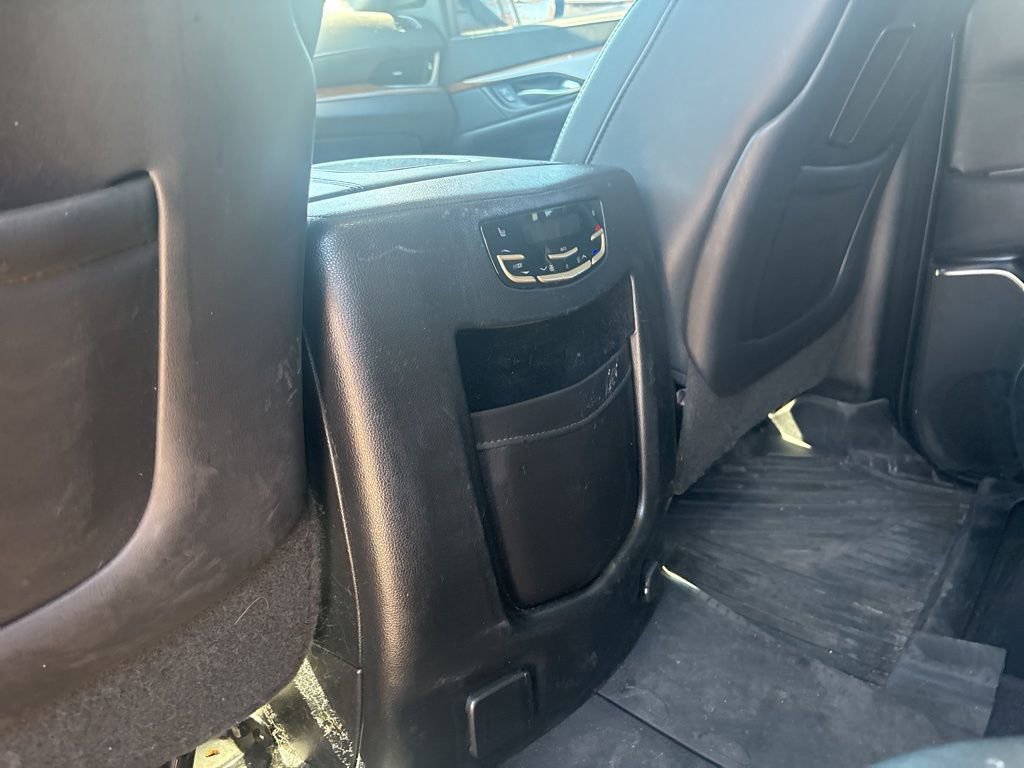 Used 2017 Cadillac Escalade Luxury image 17