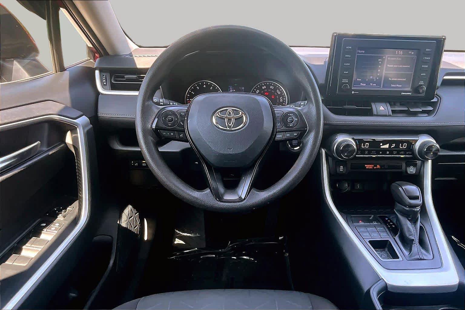 Used 2021 Toyota RAV4 XLE AWD/4WD image 6