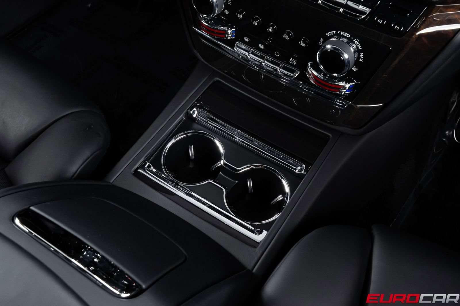 Used 2024 Rolls-Royce Phantom Sedan w/ The Phantom Package RWD image 32
