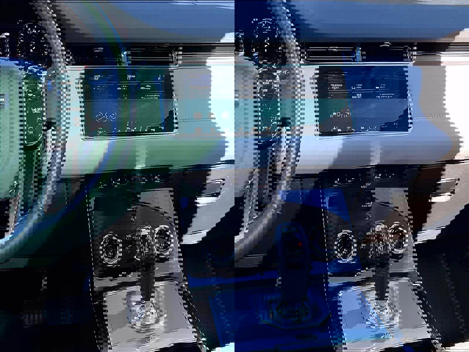 Used 2020 Land Rover Range Rover Evoque SE image 7