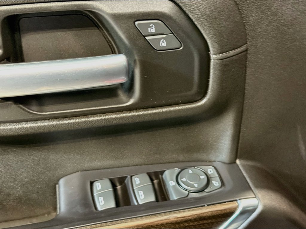Used 2019 Chevrolet Silverado 1500 LT w/ All-Star Edition AWD/4WD image 17