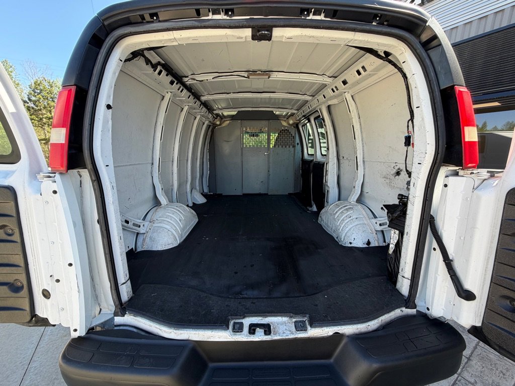 Used 2014 GMC Savana 1500 RWD image 15