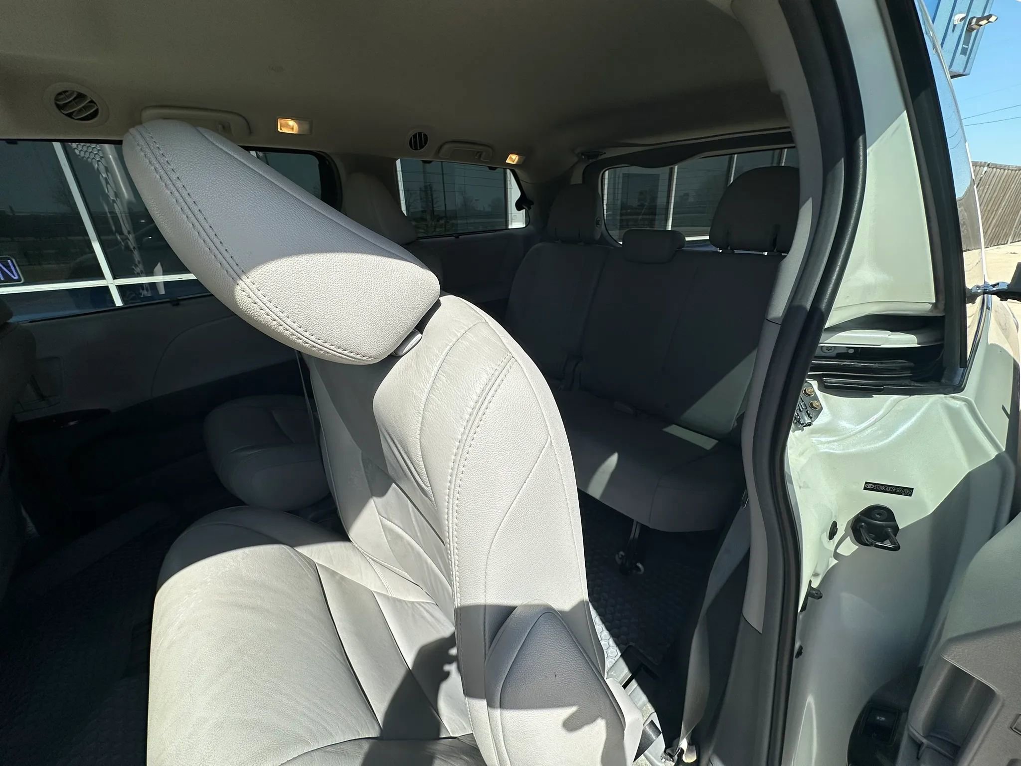 Used 2015 Toyota Sienna XLE image 18