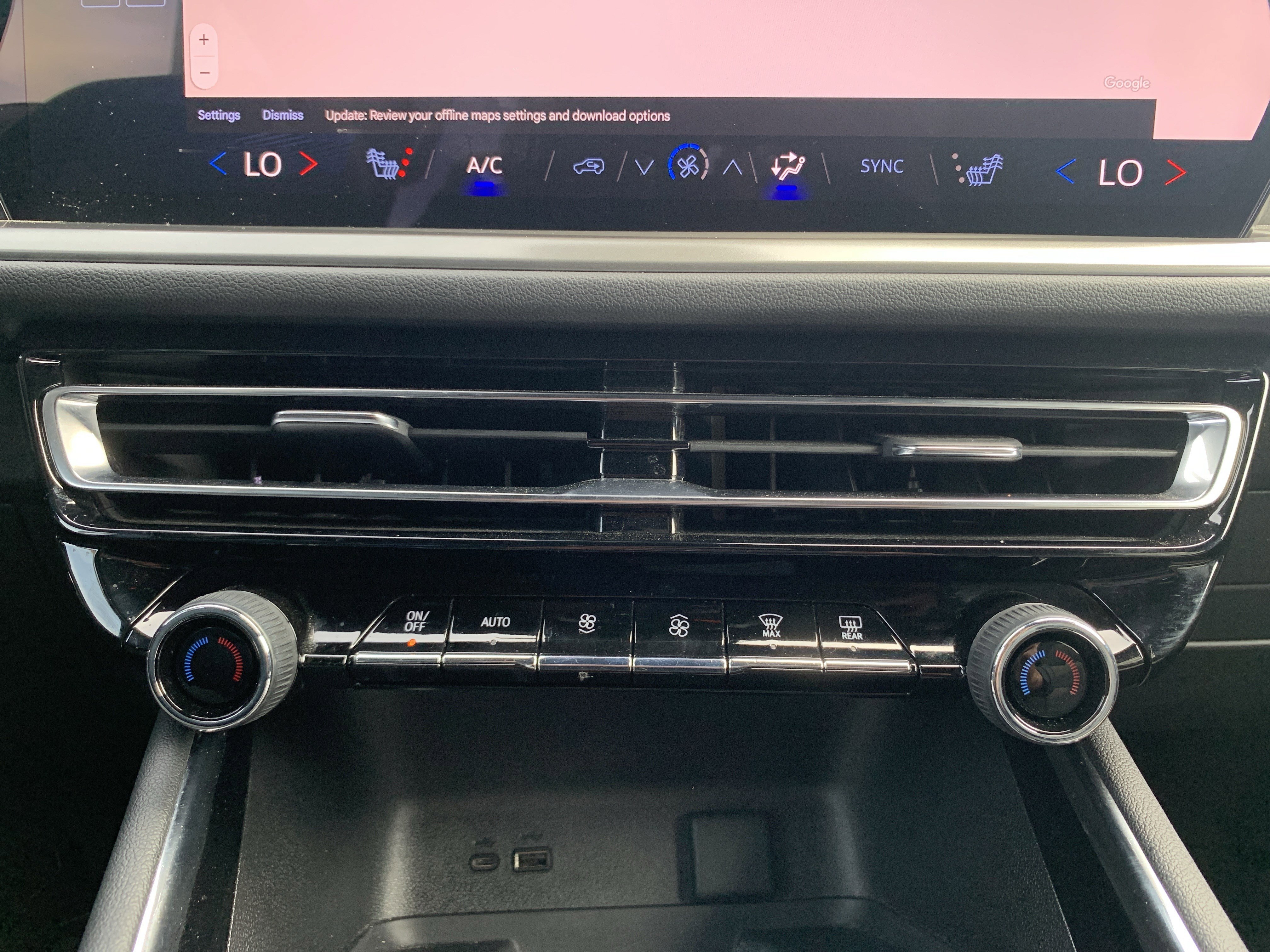 Used 2024 Chevrolet Traverse LT image 29