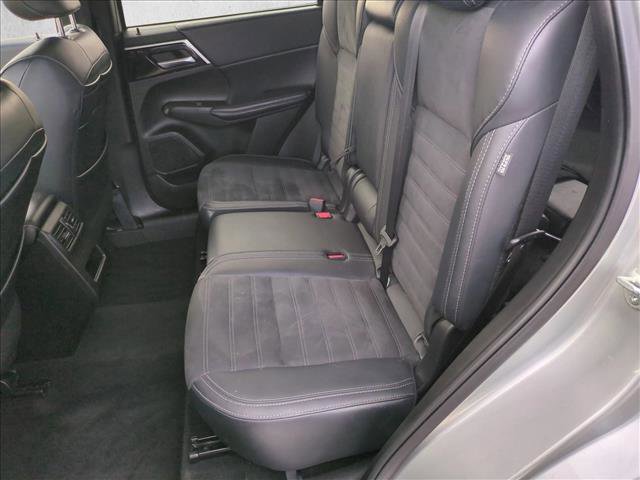 Used 2024 Mitsubishi Outlander SE image 19