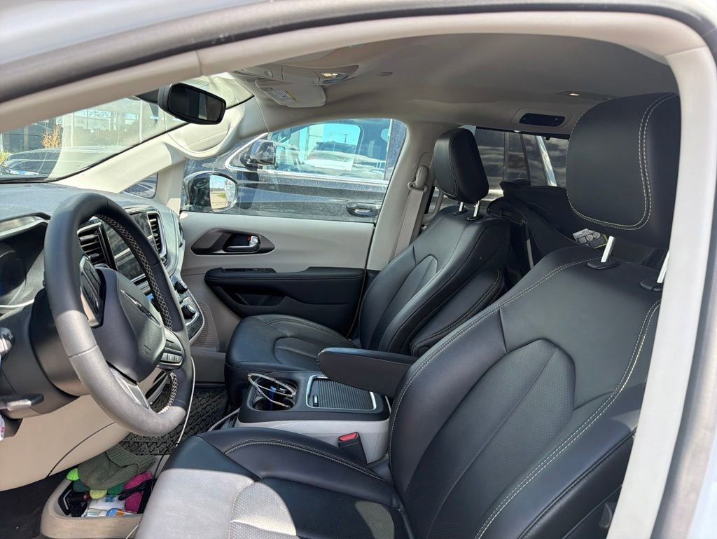 Used 2024 Chrysler Pacifica Touring-L w/ Road Tripper Package FWD image 10