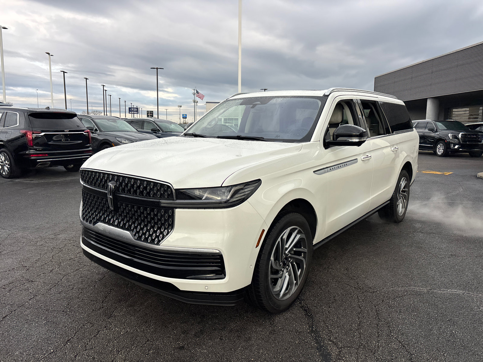 New 2025 Lincoln Navigator L Reserve image 3
