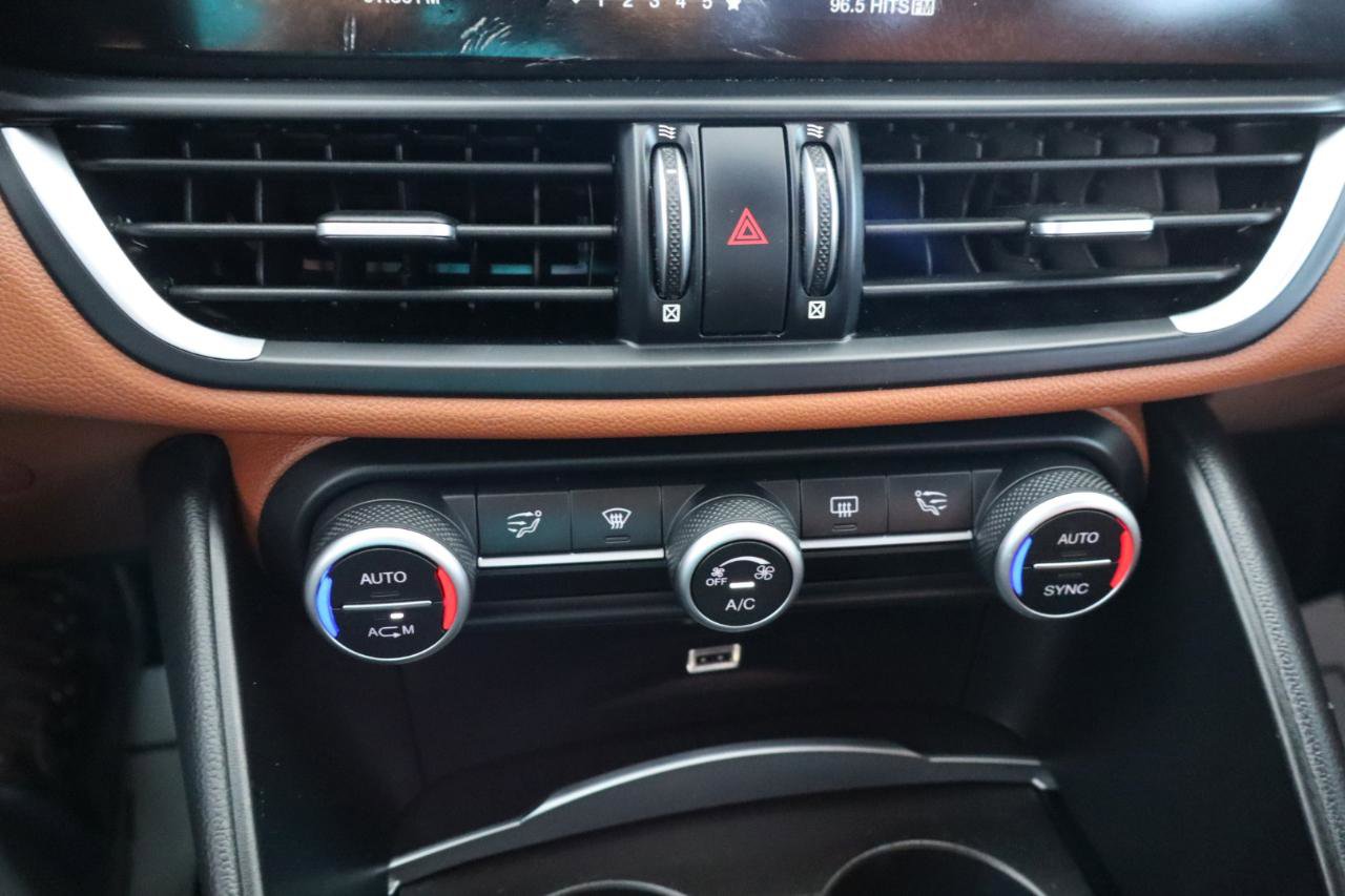 Used 2019 Alfa Romeo Giulia w/ Nero Edizione image 23